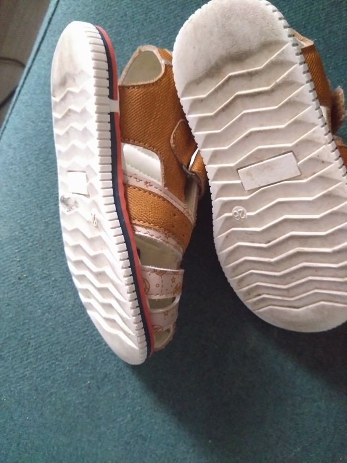 Nus pieds, taille 26 - photo numéro 4