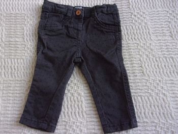 pantalon gris à pois noirs Kiabi taille 6 mois