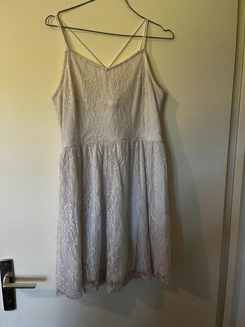 Magnifique robe blanche en dentelles