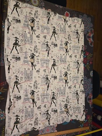 Tissu Coton imprimé Arty Moi Paris Noir, doré et rose sur fond Ecru