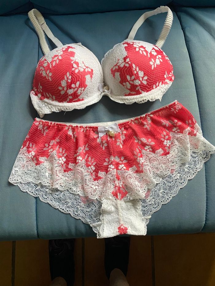 Ensemble lingerie soutien-gorge et tanga neuf - photo numéro 1