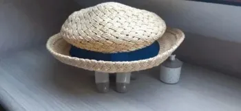 Chapeau de paille muni d'un bandeau marine neuf jamais porté