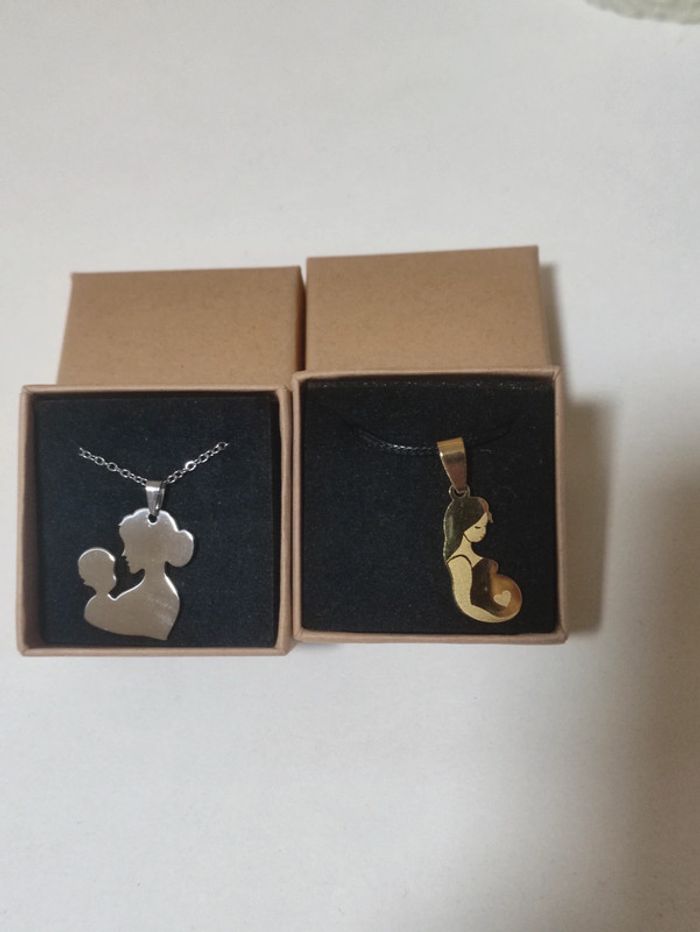 Collier plus pendentif plus boite
