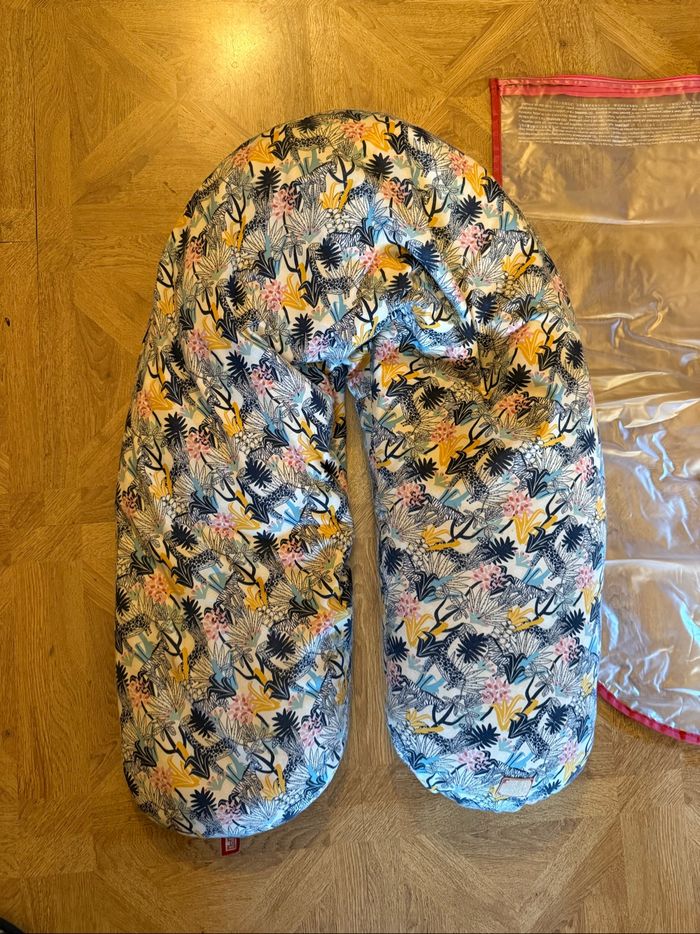 Coussin d’allaitement red castle