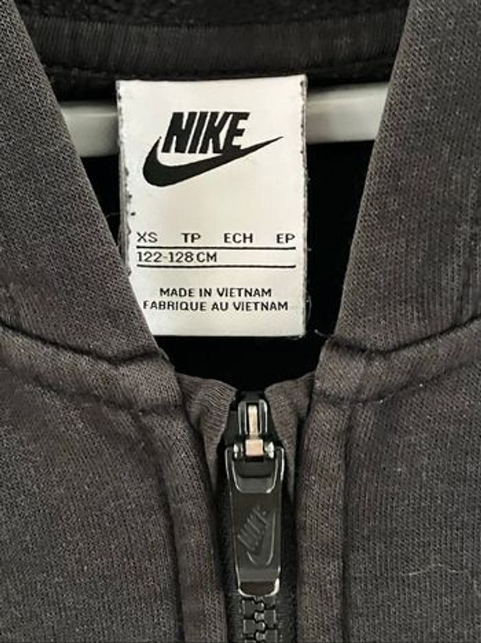 Sweat noir Nike XS 7-8 ans - photo numéro 3