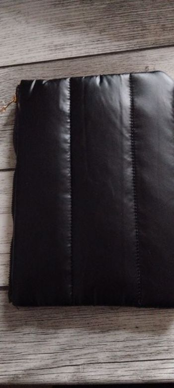 Jolie Pochette noire MATELASSÉE  NEUVE