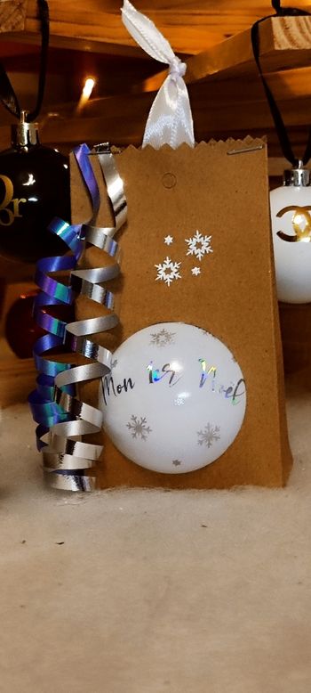 Boule de noël blanche