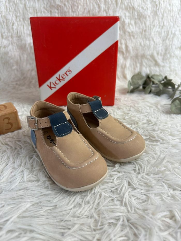 Paire de sandales Kickers taille 23 - photo numéro 2