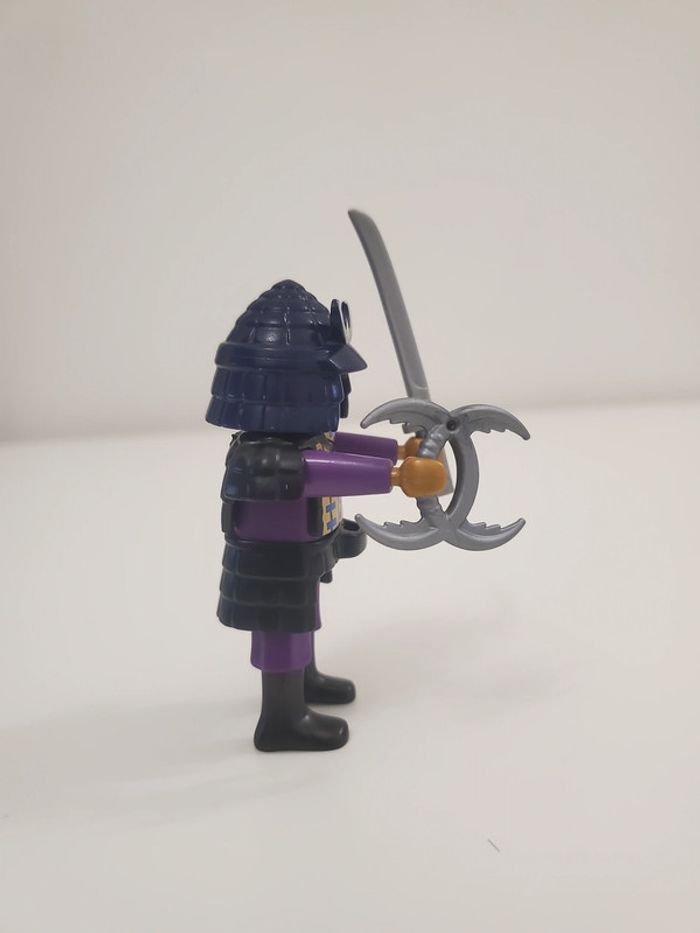 Playmobil Médiéval un Samouraï Guerrier avec casque, épée, couteaux lames de cornes très bon état - photo numéro 5