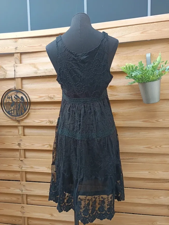 Robe dentelle et broderie taille 1 - photo numéro 8