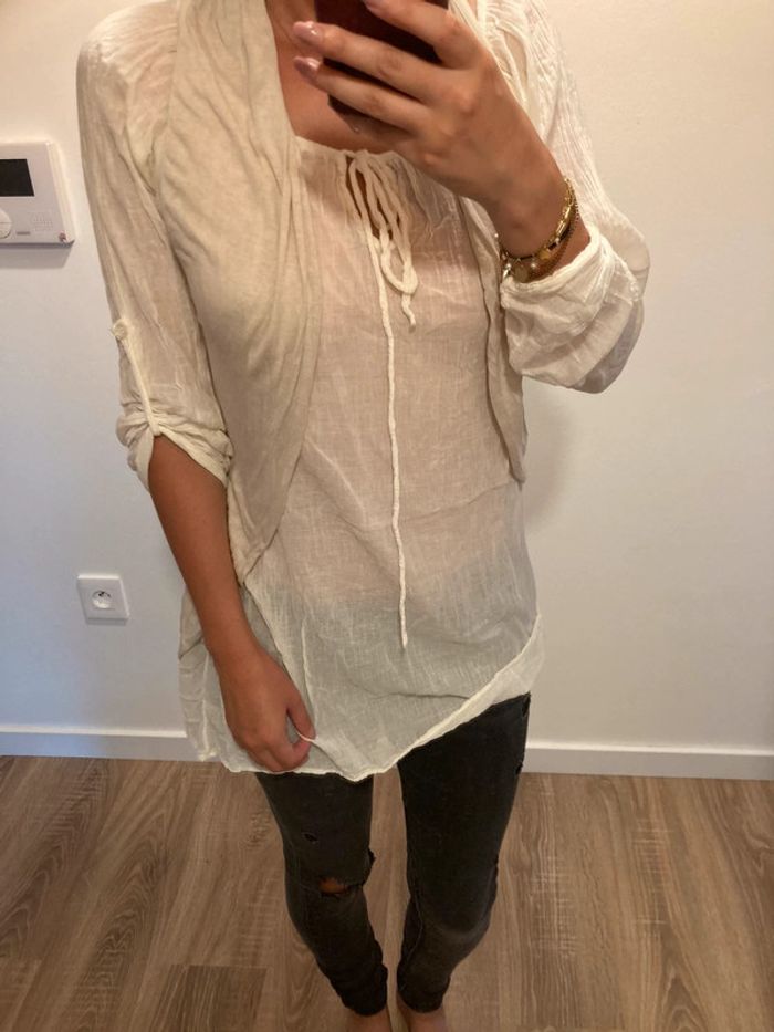 Blouse blanche avec gilets - photo numéro 2