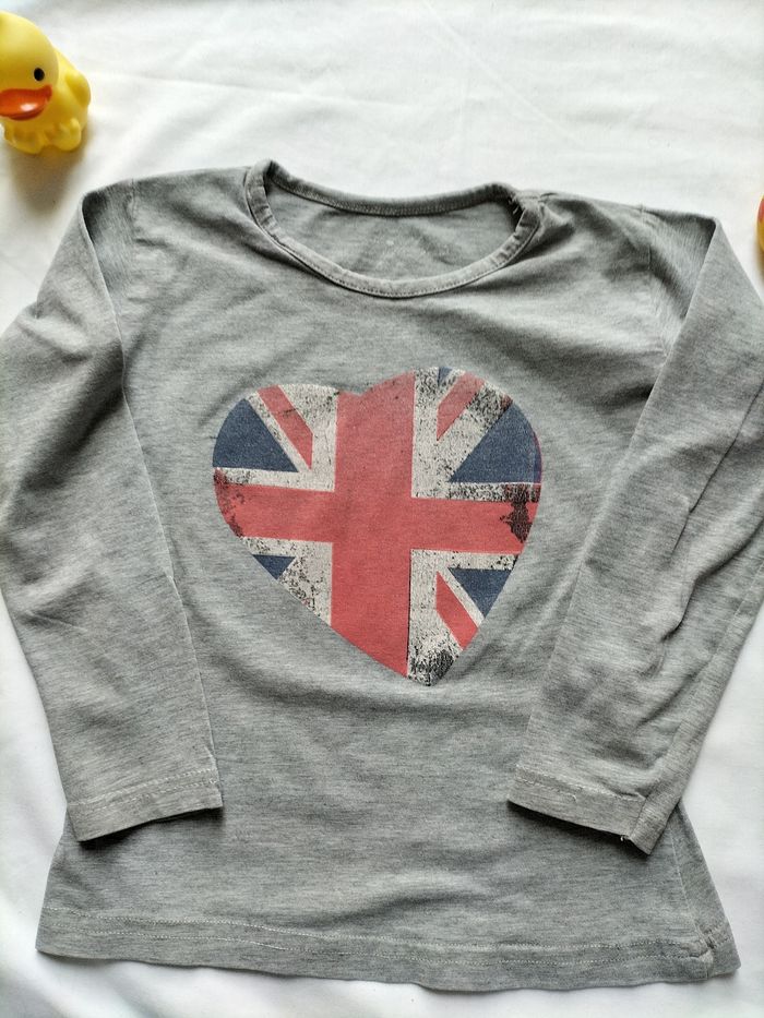 Haut manches longues taille 4 ans.