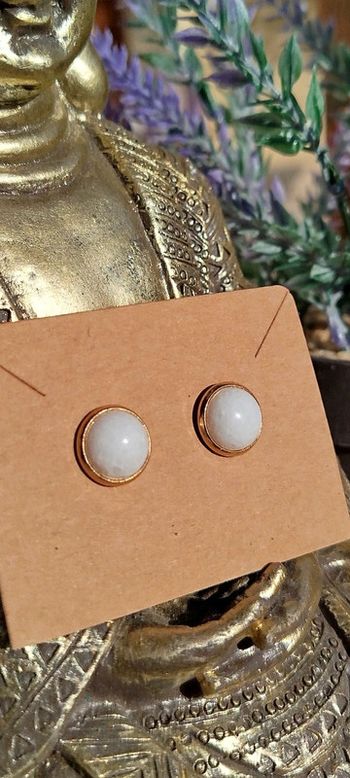 Clous d'oreilles p/Or en jade.