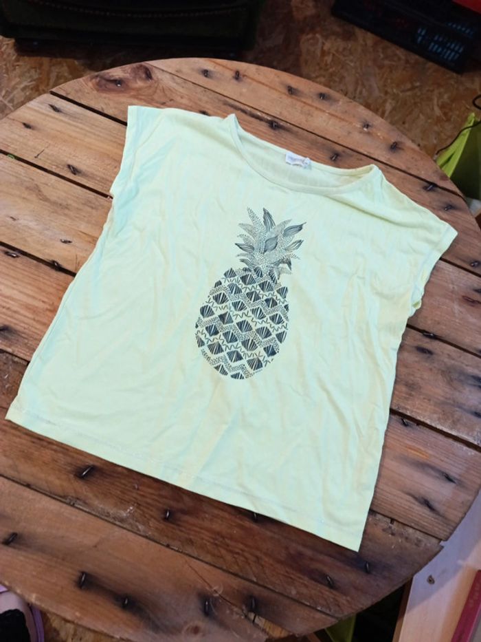 T-shirt jaune motif ananas taille 12 ans