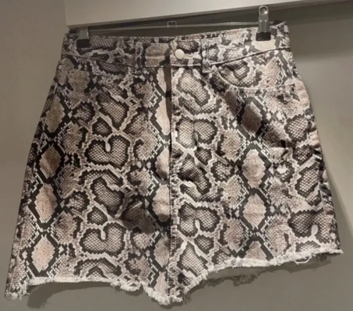Mini-jupe en jean Zara 🐍 imprimé serpent - Taille M (38)