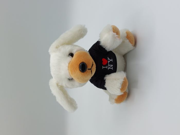 Peluche doudou chien blanc beige City Merchandise tee-shirt noir I love NY 16 cm