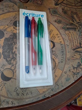 Lot de 3 stylos neuf
