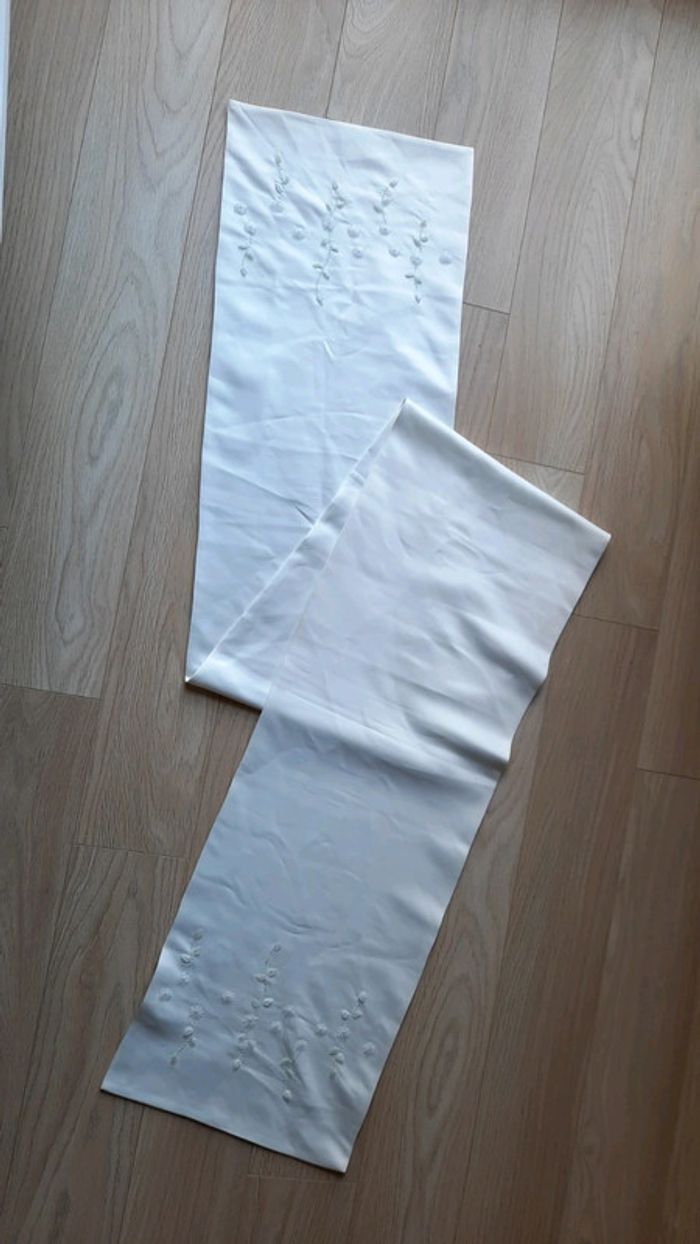 Chemin de table satiné