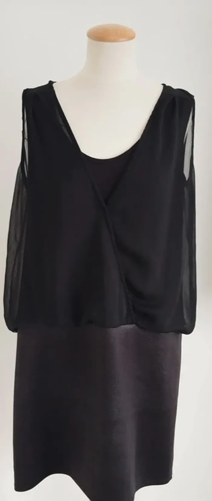 Jolie robe noire bi-matière Tissaia taille 50 - photo numéro 2