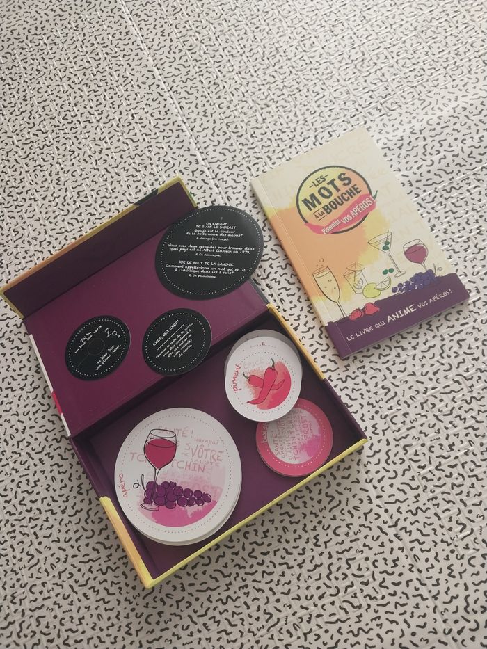 Coffret jeu apéro Les mots à la bouche + livre recettes & défis - photo numéro 2