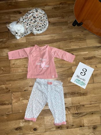 Petit ensemble tqf très bon état 3 mois