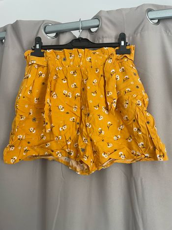 Short léger fille jaune avec fleurs