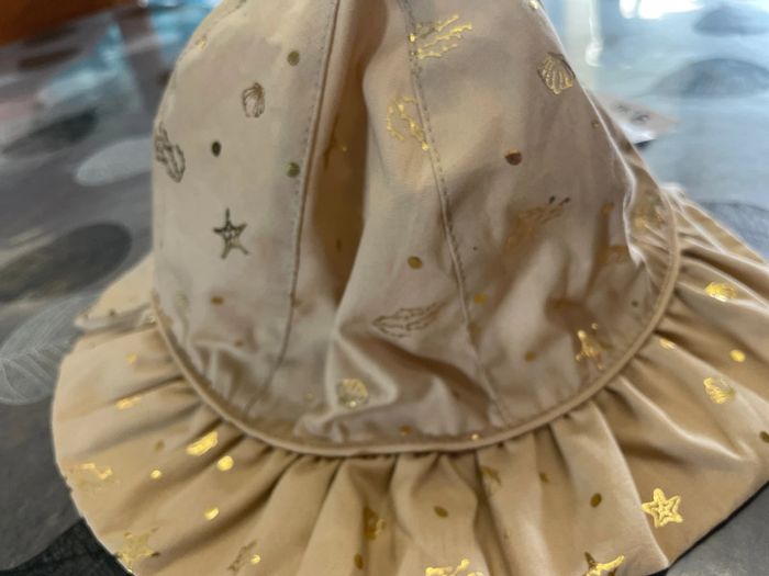 Chapeau beige à motifs or Taille 49 neuf - photo numéro 2
