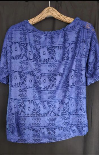 t-shirt dentelle bleu avec doublure