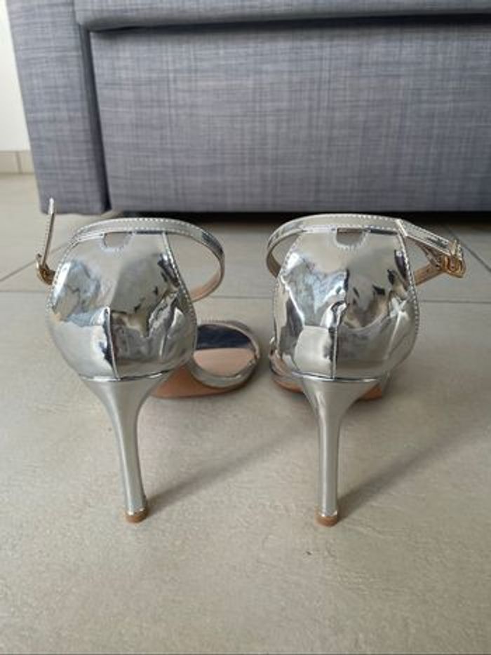 Sandales à talons argentées – Chic et intemporelles ! - photo numéro 4