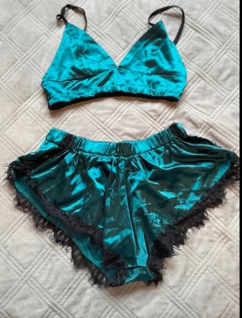 Ensemble brassière et short bleu et noir - taille M - très bon état
