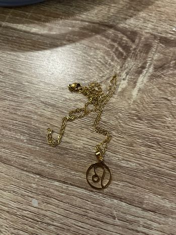 Collier signe lion