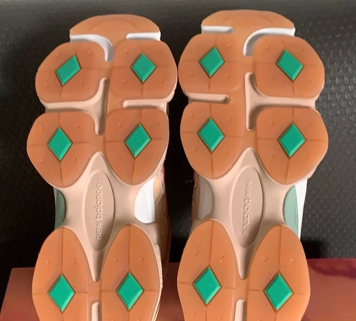 New Balance NB 9060 taille 38 - photo numéro 4