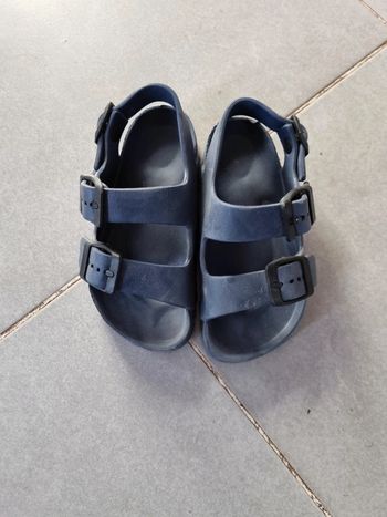 Sandale en caoutchouc