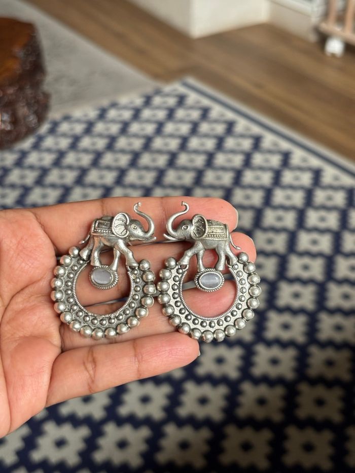 Boucles d’oreilles éléphant en métal argenté vieilli - photo numéro 2
