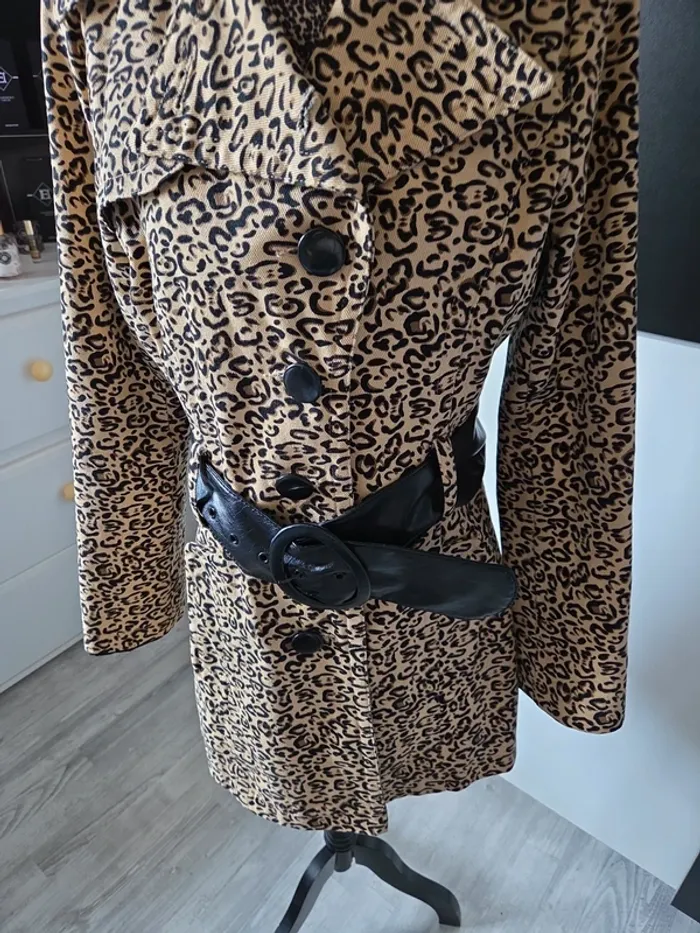 Magnifique Trenchs de chez Jennyfer en taille M