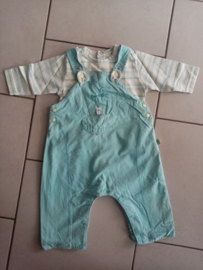 Ensembles salopettes et t-shirt