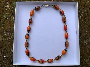 Collier vintage orange et noir
