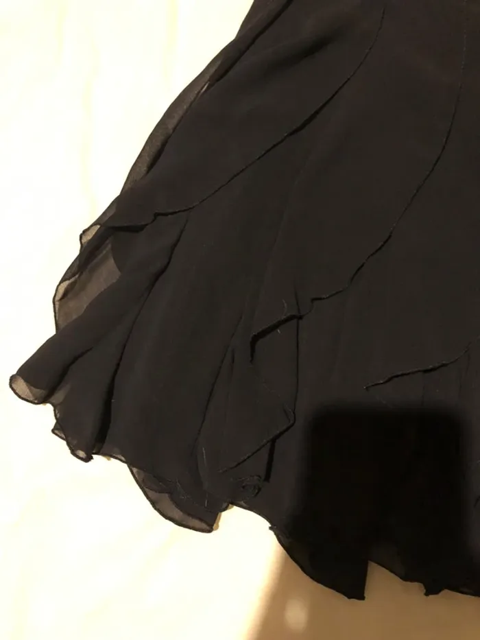 Jupe noire - photo numéro 3