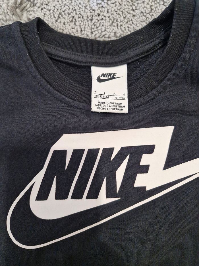 Pull nike noir 6/7 ans - photo numéro 3