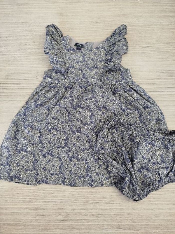 Jolie robe taille 12mois