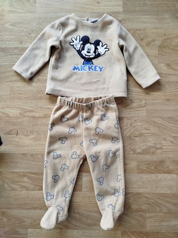 Pyjama 2 pièce taille 9 mois