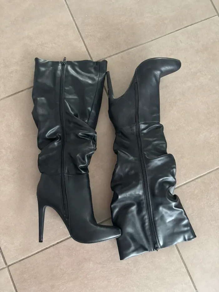 Bottes hautes noires plissées à talons aiguilles - photo numéro 2