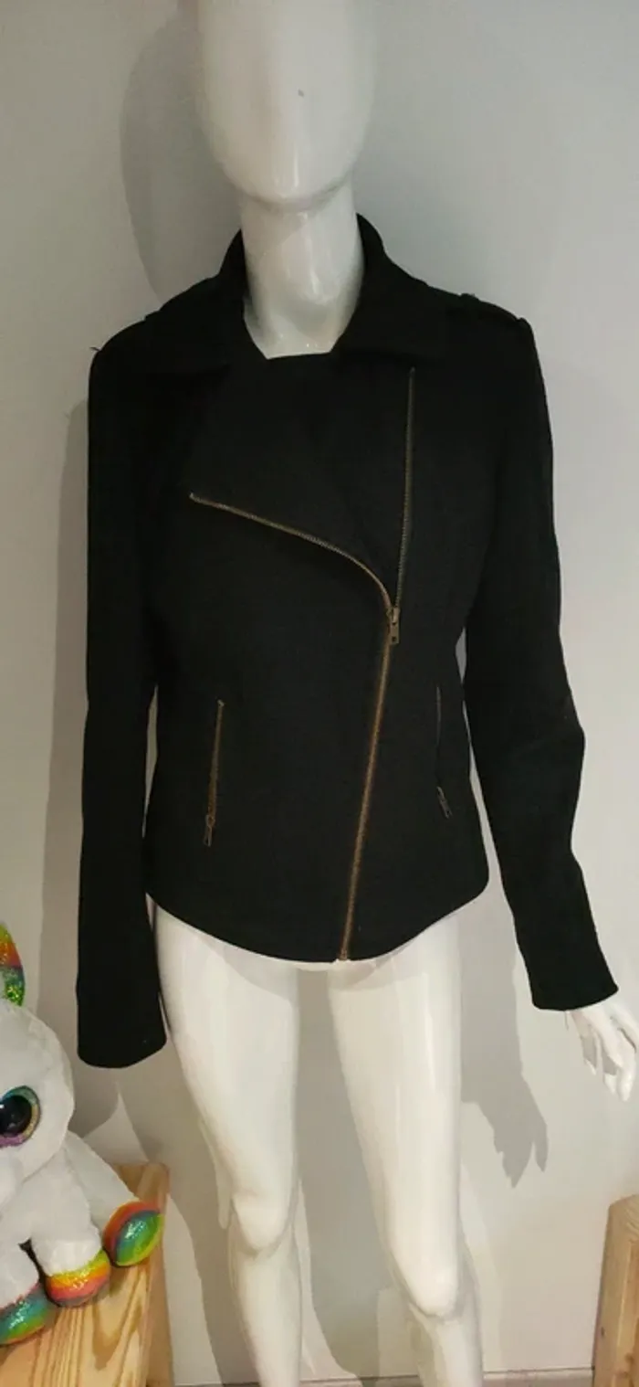 Jolie veste noire en parfait état