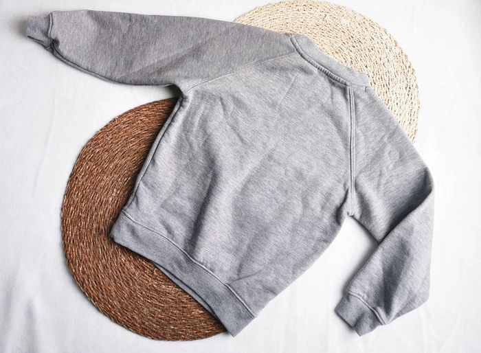 Pull 👸gris, crapule, trutex, 4ans - photo numéro 2