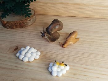 Figurine escargot marron Cycle de la vie