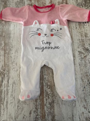 Lot pyjamas  1 mois  fille