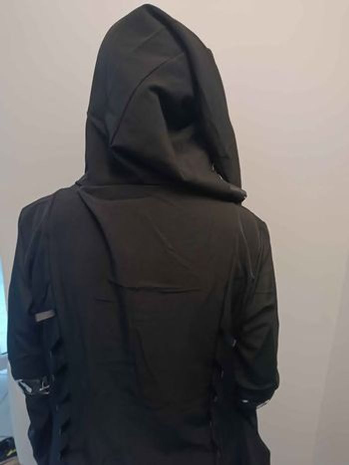🖤[NEUF] Robe médiévale noire à capuche pointue et laçage avant/arrière - photo numéro 3