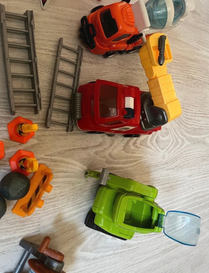 Véhicules avec figurines - photo numéro 3