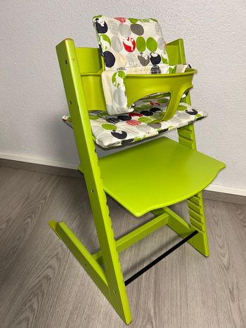 Chaise Tripp Trapp verte + Babyset + coussin