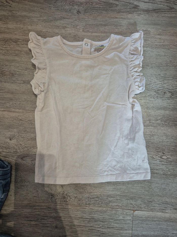 Jean et tee shirt blanc - photo numéro 2